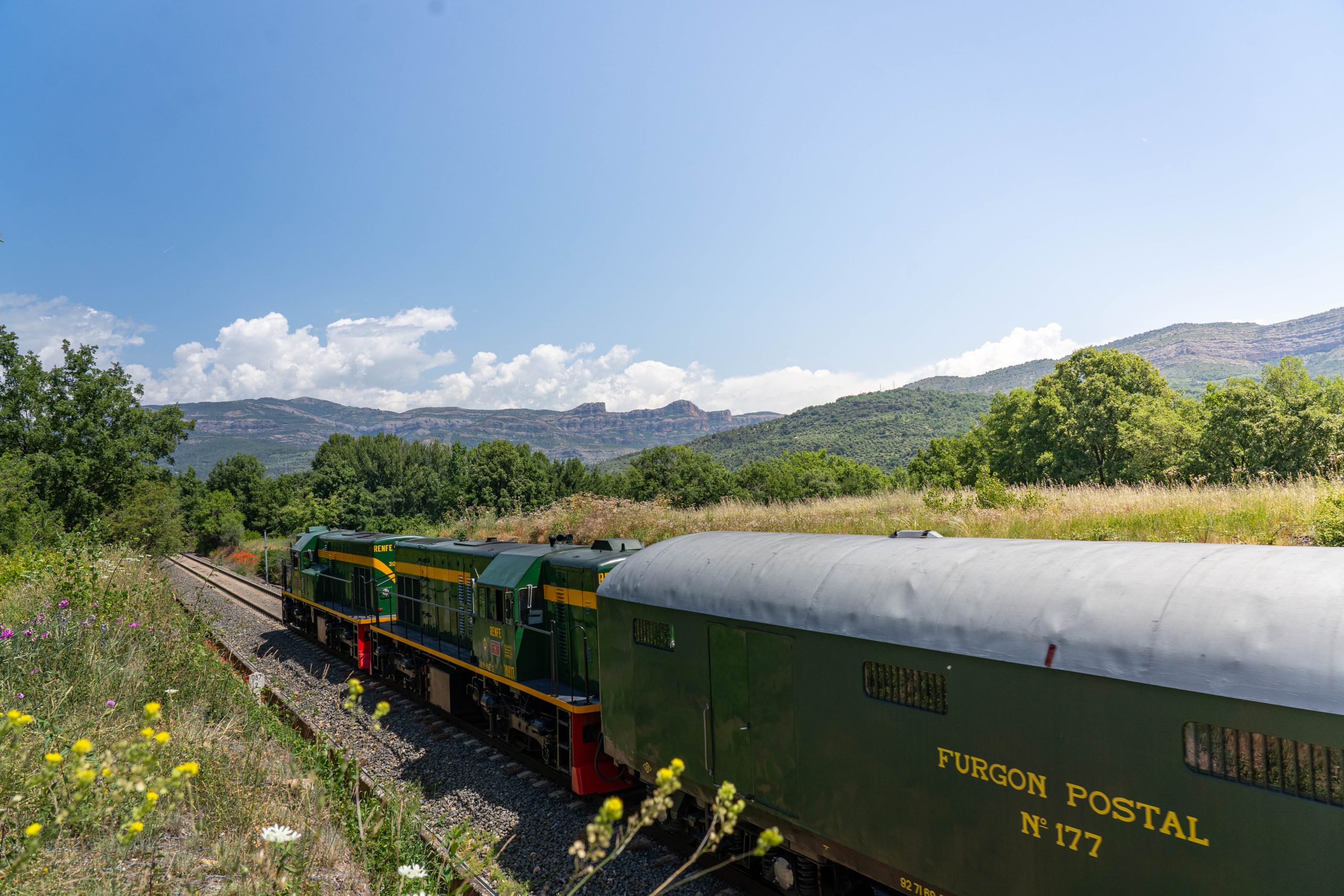 la población de segur tren dels llacs
